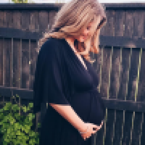 Sasha Pieterse (Pretty Little Liars) : Enceinte, elle dévoile son ventre rond !