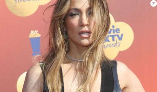 Jennifer Lopez plus diva que jamais... et furieuse de devoir partager le Super Bowl avec Shakira !