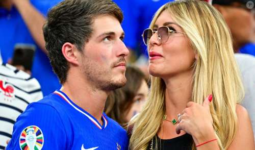 Quand Dylan roucoule avec Mathilde sous les yeux de sa mère Claude... Trio de supporters de choc derrière Didier Deschamps [PHOTOS]