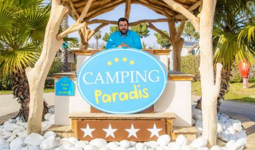 Des vacances dans les vrais Camping Paradis, un business qui rapporte beaucoup d'argent à TF1