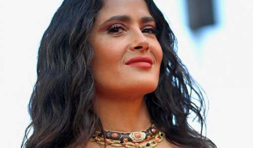 Salma Hayek fête ses 58 ans mais en paraît 20 de moins ! Ses étonnants secrets beauté... et en plus ils sont gratuits !