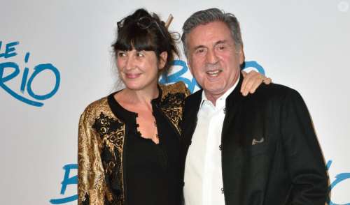 A 74 ans, Daniel Auteuil est le papa de 3 enfants (le petit dernier a 14 ans) : il les a eus avec 3 femmes différentes