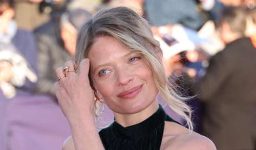 Mélanie Thierry sublime en velours sur le tapis rouge de Deauville, Benoît Magimel amoureux...  (PHOTOS)