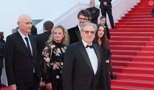 Daniel Auteuil entouré de ses filles à Cannes, il évite de peu son ex Emmanuel Béart et son séduisant compagnon