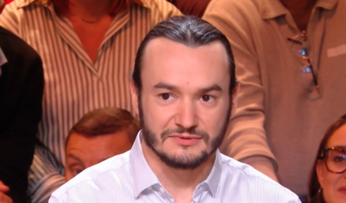 Benoît de N’oubliez pas les paroles revient sur son coming out dans Quelle époque ! : “Je ne pouvais pas laisser passer cela”