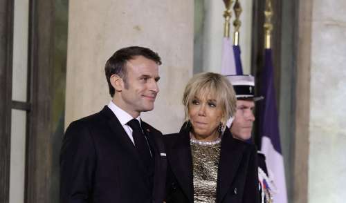 Des images inédites de Brigitte Macron enlacée avec son mari Emmanuel, le couple comme on l’a rarement vu