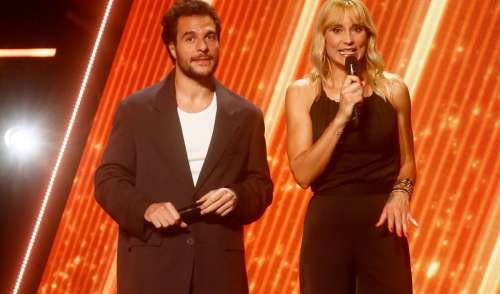 Les Disques d'Or de l'année : Elodie Gossuin entourée d'artistes récompensés pour célébrer la fin de l'année