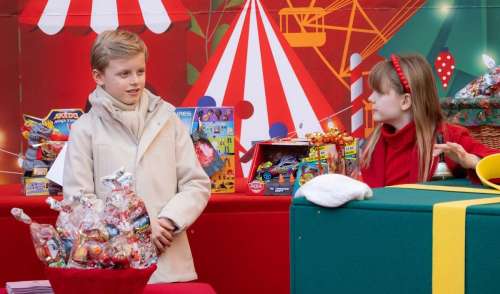 Jacques et Gabriella de Monaco, munie d’un accessoire parfait pour Noël : Les jumeaux n'évitent pas une déconvenue