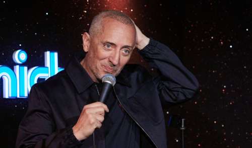Gad Elmaleh révèle une gaffe de sa maman lors d'un moment de recueillement avec son ex et fameuse comédienne