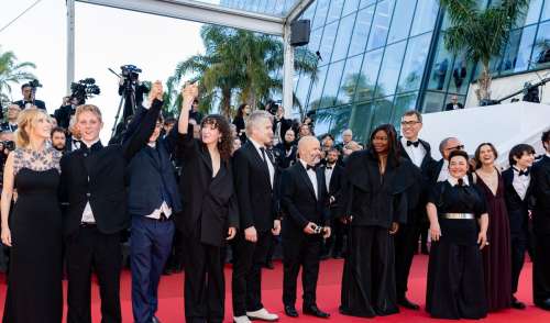 Cannes 2025 : Le célèbre mari d'une actrice star du festival monte les marches en moins de 30 secondes, un record qui vaut le coup d'oeil