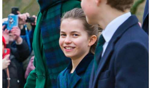 Une jeune fille dans l'air du temps ! Première peu protocolaire (mais très à la mode) pour la princesse Charlotte