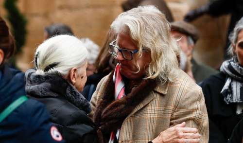 Michel Barnier, Pierre Jean-Chalençon, Edouard Balladur... Les personnalités réunies à Paris pour saluer la mémoire d'Alain Pompidou aux côtés de sa veuve