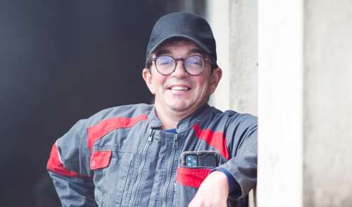 PORTRAIT Antoine (L'amour est dans le pré 2025) opère un grand changement physique juste avant de rencontrer Karine Le Marchand