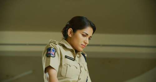 Ruhani Sharma sur sa franchise dramatique policière Telugu “HER”: Je joue un flic proche de la réalité, il n’y a pas de place pour le style histrionique “Singham”