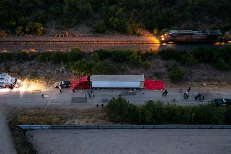 Au moins 46 personnes retrouvées décédées dans un semi-remorque à San Antonio