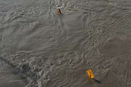 Une personne se noie à l’intérieur d’une voiture après de graves inondations à Saint-Louis