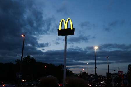 Un officier de San Antonio licencié après que des images d’une caméra corporelle le montrent en train de tirer sur un adolescent dans le parking d’un McDonald’s