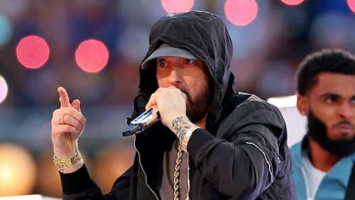 Eminem saluant Bobby Shmurda lors d’un spectacle fait réagir les gens