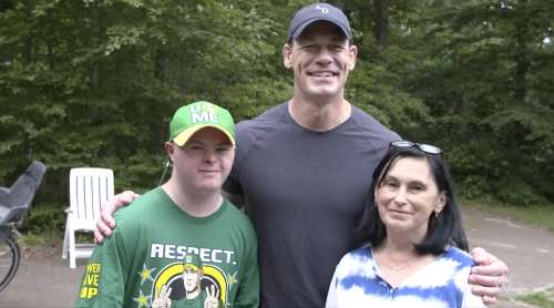 John Cena a rencontré un adolescent trisomique qui a fui l’Ukraine