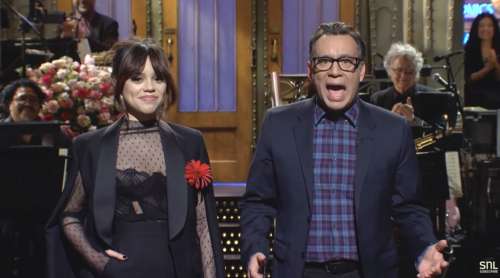 Jenna Ortega et la co-vedette de “Mercredi” Fred Armisen sur “SNL”