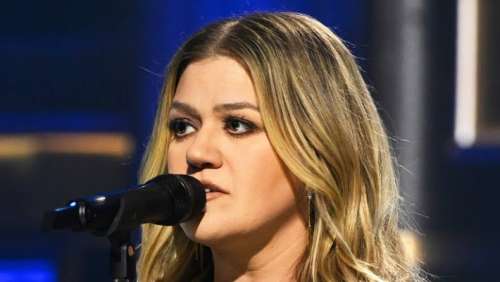 Kelly Clarkson a interprété “Lighthouse” sur “Fallon”