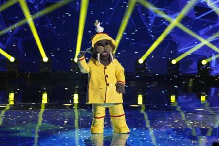 The Masked Singer Saison 8 Episode 6 révèle Walrus et Milkshake