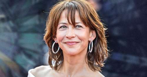 À 56 ans, Sophie Marceau enflamme la toile avec un cliché d’elle sans maquillage