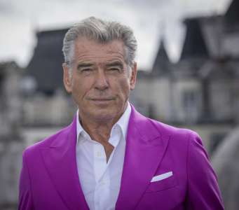 Le fils de Pierce Brosnan étonne sur les réseaux sociaux à cause de sa ressemblance avec son père