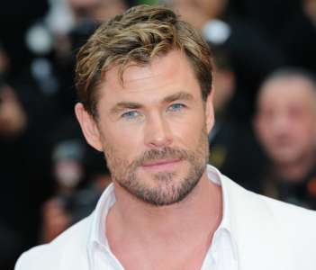 Les fans ont du mal à reconnaître Chris Hemsworth à cause de son nouveau look : “Il ressemble à tous les autres hommes maintenant”