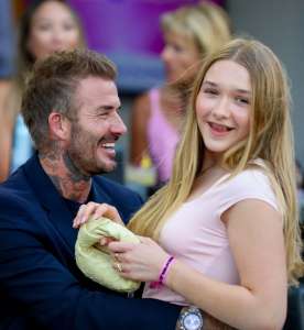 David Beckham fait face à des critiques pour avoir embrassé et serré sa fille dans ses bras — un expert en parentalité intervient