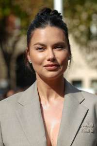 Adriana Lima : Adieu aux fillers ?
