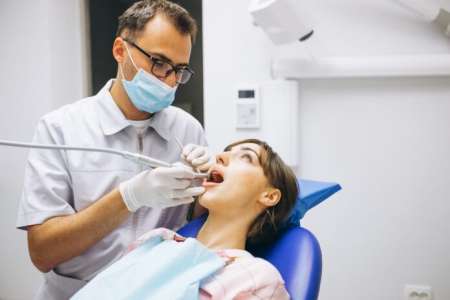 De quelles qualifications ai-je besoin pour entrer en dentisterie?