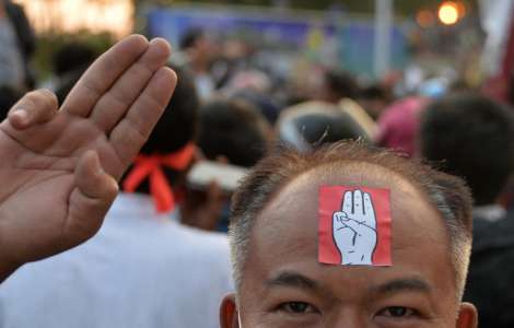 Contestation. Birmanie : le salut à trois doigts d’Hunger Games comme geste de ralliementThai Enquirer 08/02/2021 - 17:55