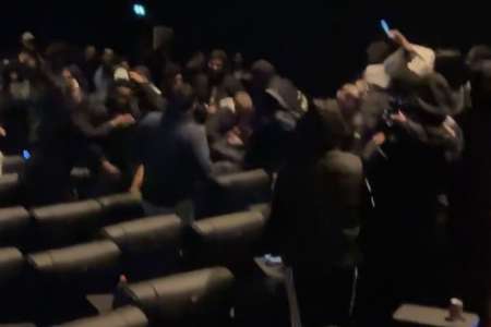 Une bagarre générale éclate dans un cinéma en France (VIDEO)