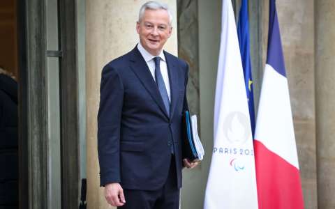 Accident : Bruno Le Maire percute un cycliste avec son véhicule personnel