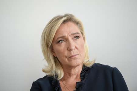 Marine Le Pen critique la Commission européenne et propose des solutions radicales sur l’asile