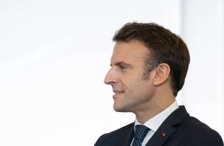 Emmanuel Macron fustige “l’arrogance du RN” depuis Bruxelles 