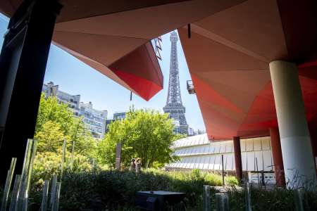 Cinq cercueils devant la Tour Eiffel, l’enquête avance