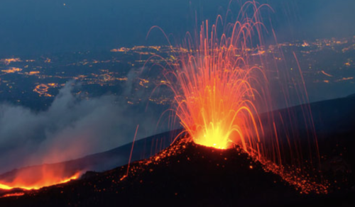 L’Etna et le Stromboli en pleine éruption : un double spectacle de lave en Sicile