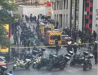 Attaque au couteau à Paris sur les Champs-Élysées devant la boutique Louis Vuitton : l’agresseur est mort