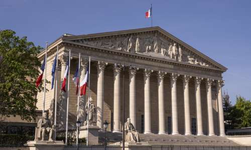 Vives tensions et bourrage d’urnes à l’Assemblée nationale