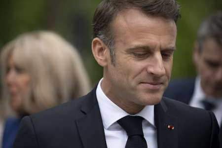 Macron prépare une offensive politique en août pour former une coalition gouvernementale