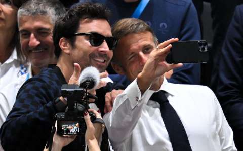 JO Paris 2024 : Emmanuel Macron et Jimmy Fallon, « meilleurs copains » pour un selfie inattendu