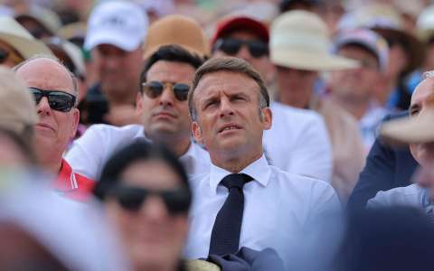 Emmanuel Macron célèbre le triomphe des JO de Paris 2024, en écho à la Coupe du Monde 1998