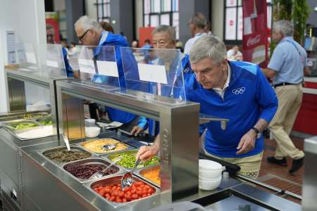 JO 2024 : Le chef du village olympique répond aux critiques sur la nourriture des athlètes