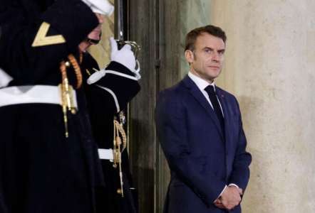 Macron prépare un nouveau cycle de consultations pour débloquer la crise gouvernementale