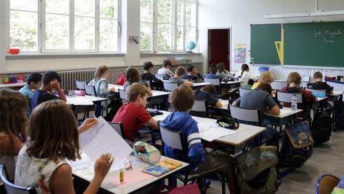 Défis de la rentrée : enseignants face à un flot de réformes et une crise d’attractivité