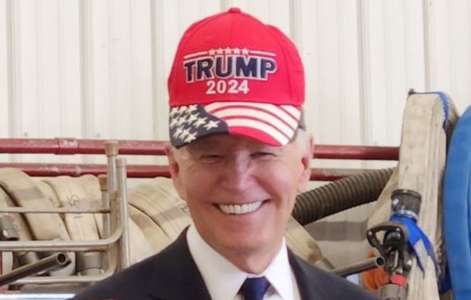 Joe Biden porte une casquette « Trump 2024 » : un geste qui fait polémique