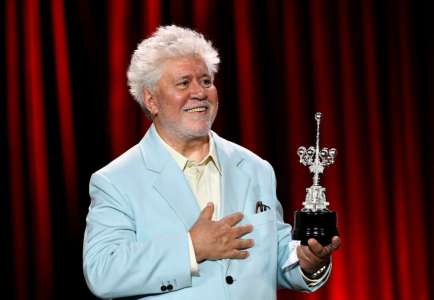 Pedro Almodóvar « ému aux larmes » en recevant le prix d’honneur du Festival de Saint-Sébastien