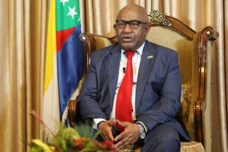 Attaque au couteau contre le président des Comores : l’agresseur décède en détention